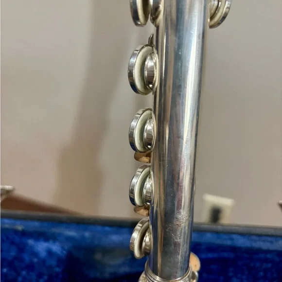 Armstrong Silver Flute with Black Case - Picture 10 of 12